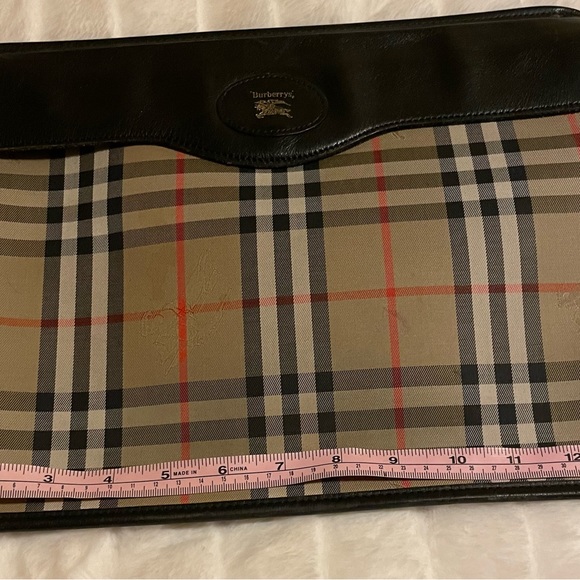 Authentic Burberry logo clutch bag. - Picture 5 of 10